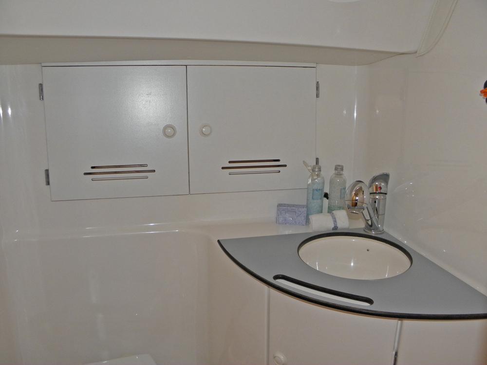 Saloon, Accommodation